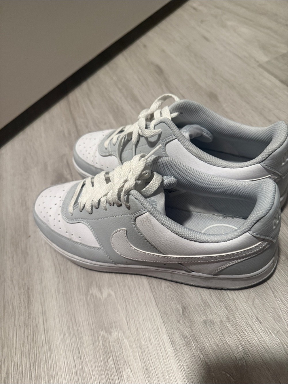 Nike Low-Top Sneakers in White and Light Gray/Gray